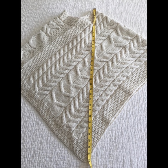 NWT Aran Woolen Mills natural merino wool poncho - Picture 4 of 8